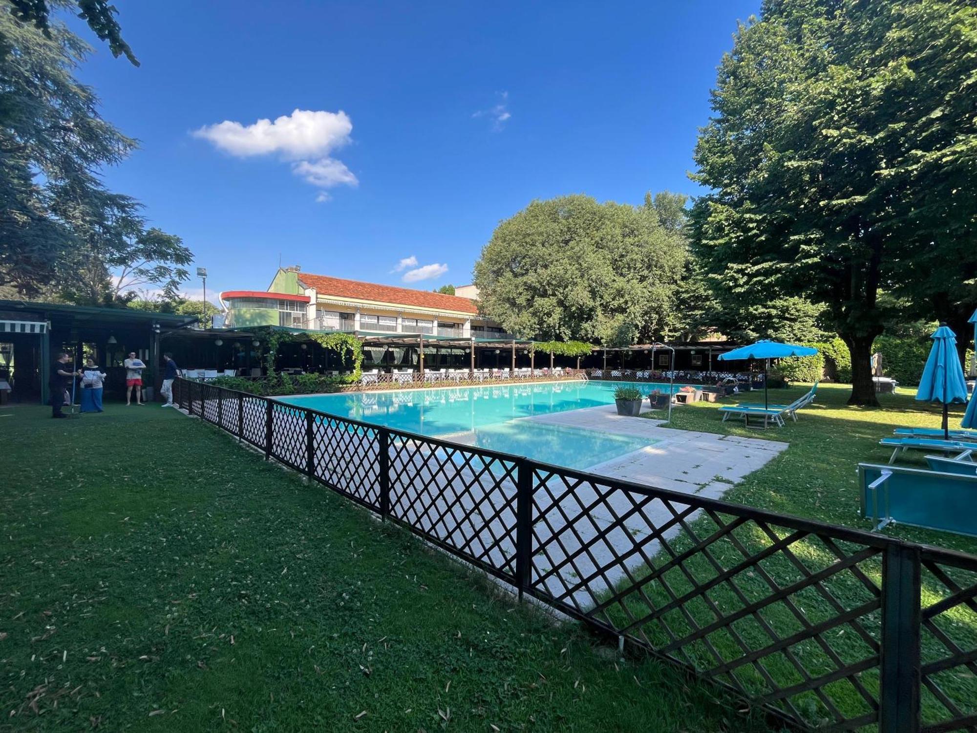 Hotel Sporting Бругеріо Екстер'єр фото