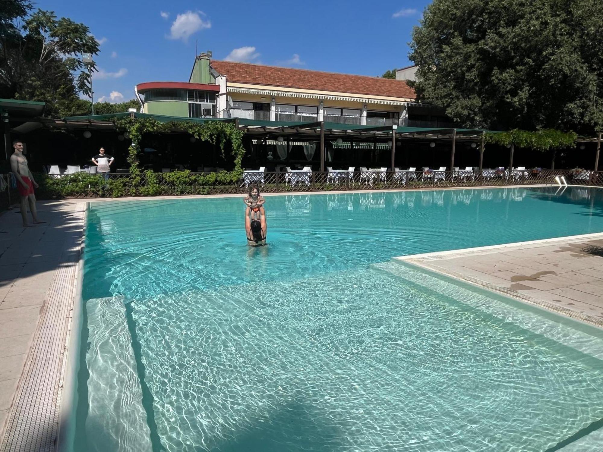 Hotel Sporting Бругеріо Екстер'єр фото